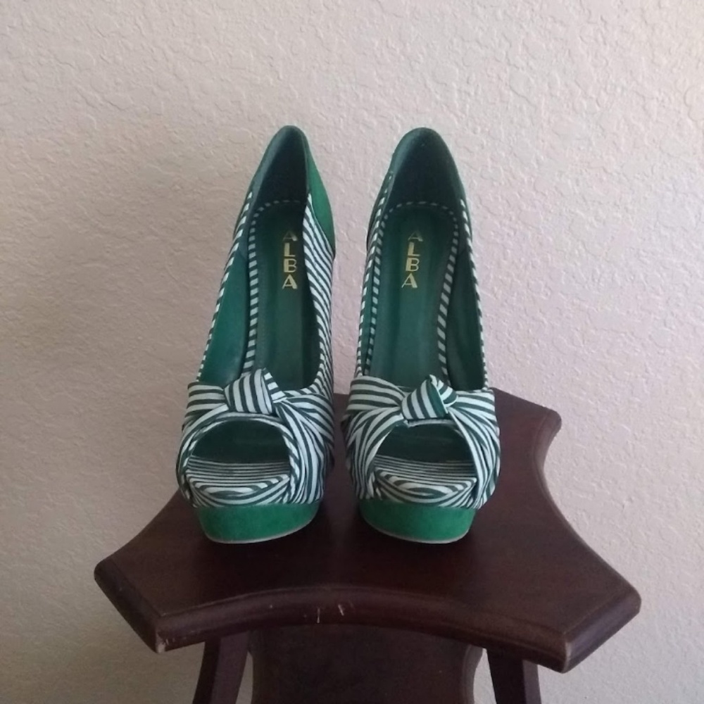 Lepercaun green striped heels